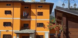 Niente tendoni e gazebo su suolo pubblico a Casteldelfino La Guida - Niente tendoni e gazebo su suolo pubblico a Casteldelfino