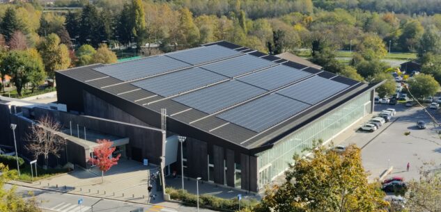 La Guida - Inaugurato l’impianto fotovoltaico sul tetto dello Stadio del nuoto