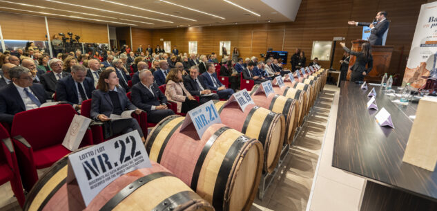 La Guida - I grandi vini rossi diventano un aiuto concreto per il no profit