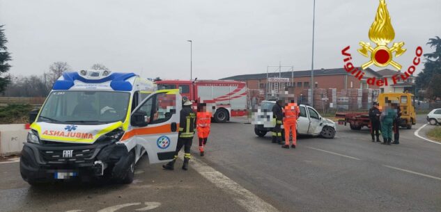 La Guida - Scontro tra ambulanza e auto, due feriti a Villafalletto