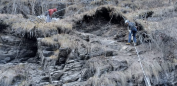 La Guida - Distacco di rocce sulla strada tra Marmora e Canosio, al lavoro una squadra di rocciatori