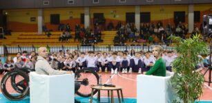 Diego Colombari ai giovani: “Reagite con forza agli imprevisti e guardate sempre avanti” (VIDEO) La Guida - Diego Colombari ai giovani: “Reagite con forza agli imprevisti e guardate sempre avanti” (VIDEO)