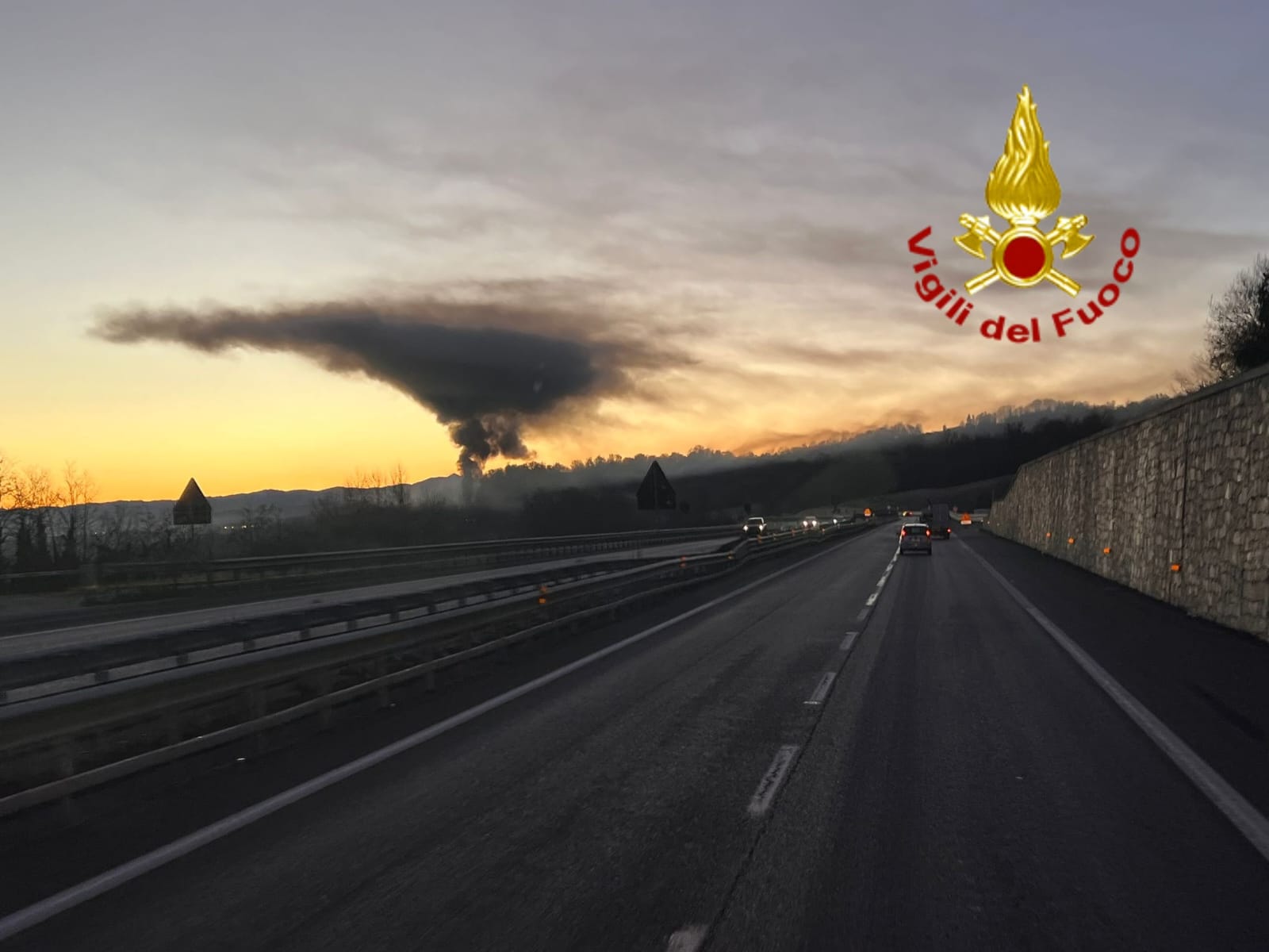 Vigili del Fuoco - Incendio autoarticolato autostrada A6