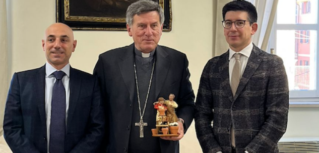 La Guida - Confartigianato Cuneo e Coldiretti Cuneo hanno consegnato una statuina per il presepe al vescovo di Cuneo-Fossano