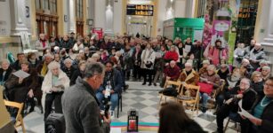La Guida - Cuneo, tanti cristiani e musulmani hanno pregato insieme alla stazione ferroviaria (foto)
