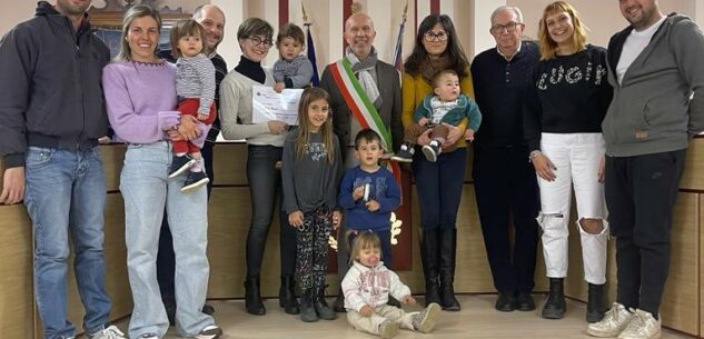 La Guida - Venasca, accolte in municipio le famiglie dei sette nati nel 2022