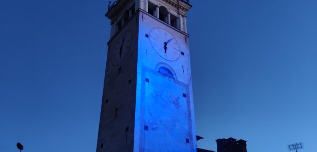 La Guida - La Torre Civica illuminata di blu per dire “Stop alle bombe sui civili”