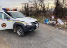 La Guida - Serramenti, gomme e bidoni di plastica abbandonati nelle zone dell’Oltrestura