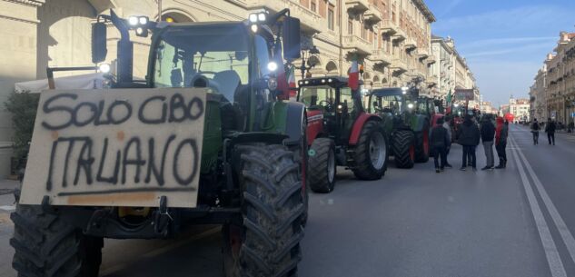 La Guida - La protesta dei trattori approda a Fossano