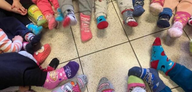 La Guida - Giornata dei calzini spaiati nelle scuole bovesane