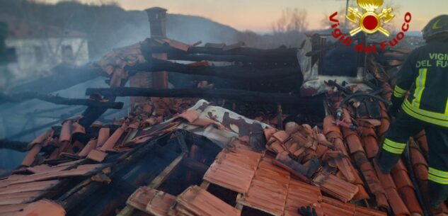 La Guida - A fuoco il tetto di un’abitazione a Monastero Vasco