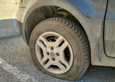La Guida - Auto danneggiata nella borgata Saretto di Frassino