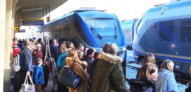 La Guida - Scena da esodo alla stazione di Limone