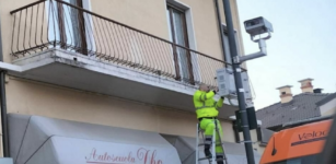 La Guida - Caraglio, viene montato il sistema di rilevazione del rosso all’incrocio di via Cesare Battisti