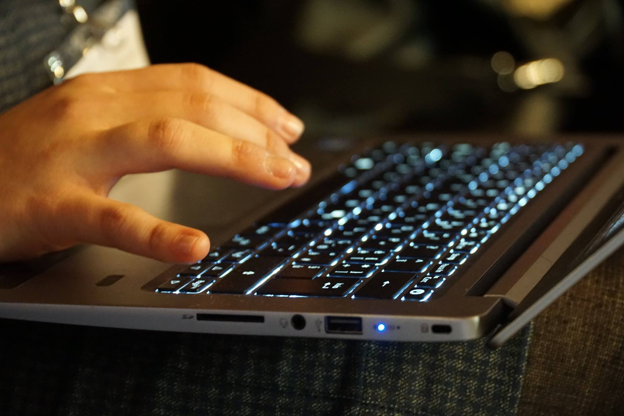 Boves, corso base di computer per stranieri che frequentano la scuola di italiano