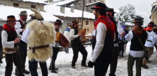 I lupi “padroni” di Chianale per un giorno La Guida - I lupi “padroni” di Chianale per un giorno