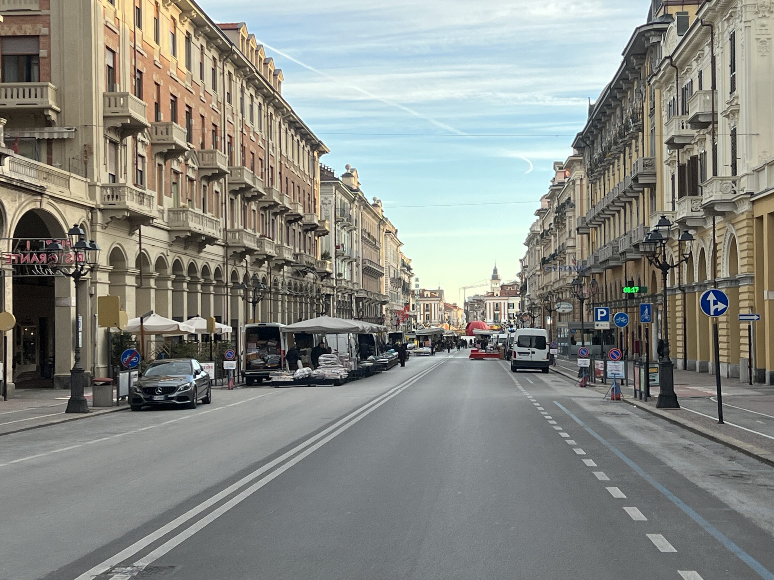 Il mercato si sposta in corso Nizza per il martedì grasso