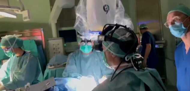 La Guida - Un robot innovativo in uso alla Neurochirurgia del Santa Croce e Carle (video)