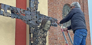 La Guida - “Io sono la chiave”, a San Sebastiano di Fossano il crocifisso di Franco Alessandria