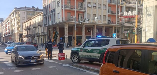 La Guida - Cuneo, divelto semaforo in corso Nizza