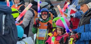 La Guida - La fiaccolata di oltre duecento bambini sulle piste del Morel a Limone (video)