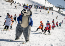 La Guida - Carnevale sugli sci a Prato Nevoso con seicento bambini mascherati (foto)
