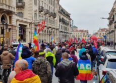 La Guida - A Cuneo un corteo per chiedere di cessare il fuoco (video)