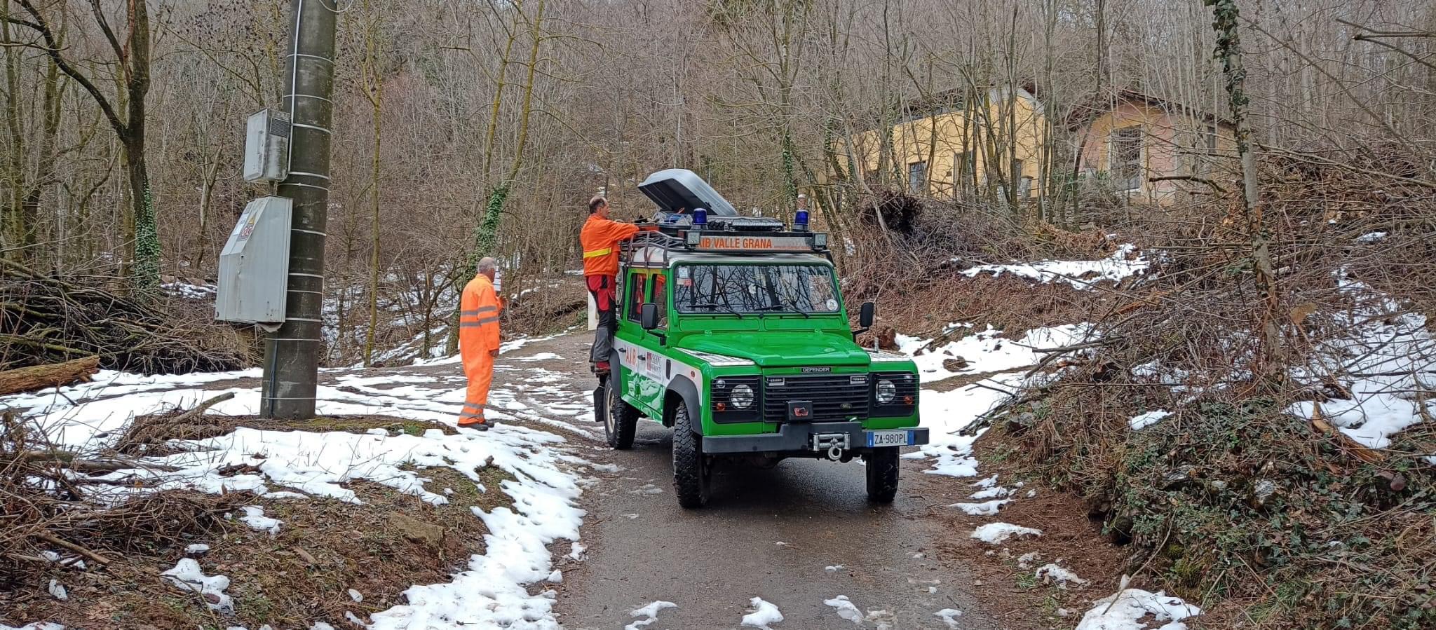 Cervasca, la strada di Prato Gaudino liberata da alberi caduti