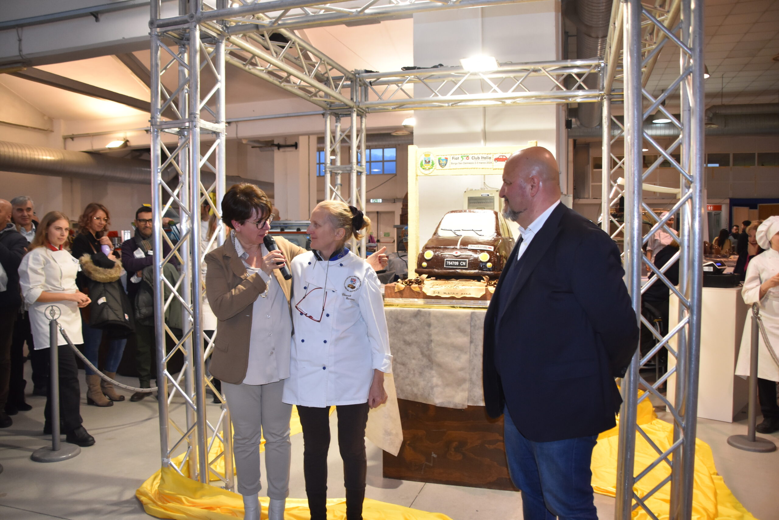 Inaugurato alla Bertello il “Borgo di cioccolato”