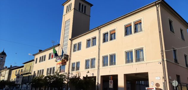 La Guida -  Municipio di Boves, lavori in corso per i serramenti