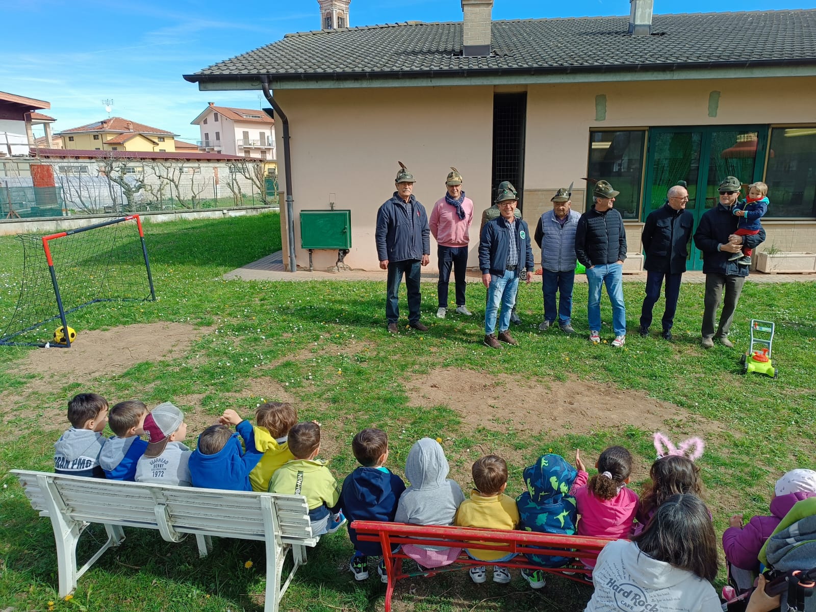 Margarita, nuovi giochi ai bimbi dal gruppo Alpini