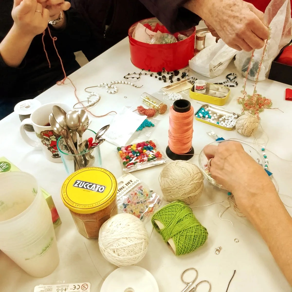 Arti circensi, pasticceria e musica elettronica alla Casa del Donatello
