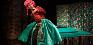 La Guida - “Tutto sua madre”, monologo tutto da ridere con Gianluca Ferrato