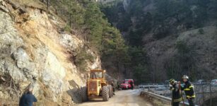 La Guida - Distacco di rocce sulla strada provinciale della valle Maira, viabilità ripristinata