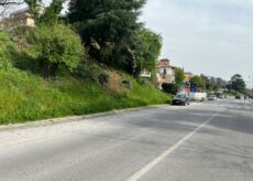 La Guida - Vandali a Cuneo: vetri e frammenti a terra in corso Marconi