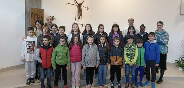 La Guida - Cuneo, la Prima Comunione celebrata alle 7 del mattino da una ventina di bambini