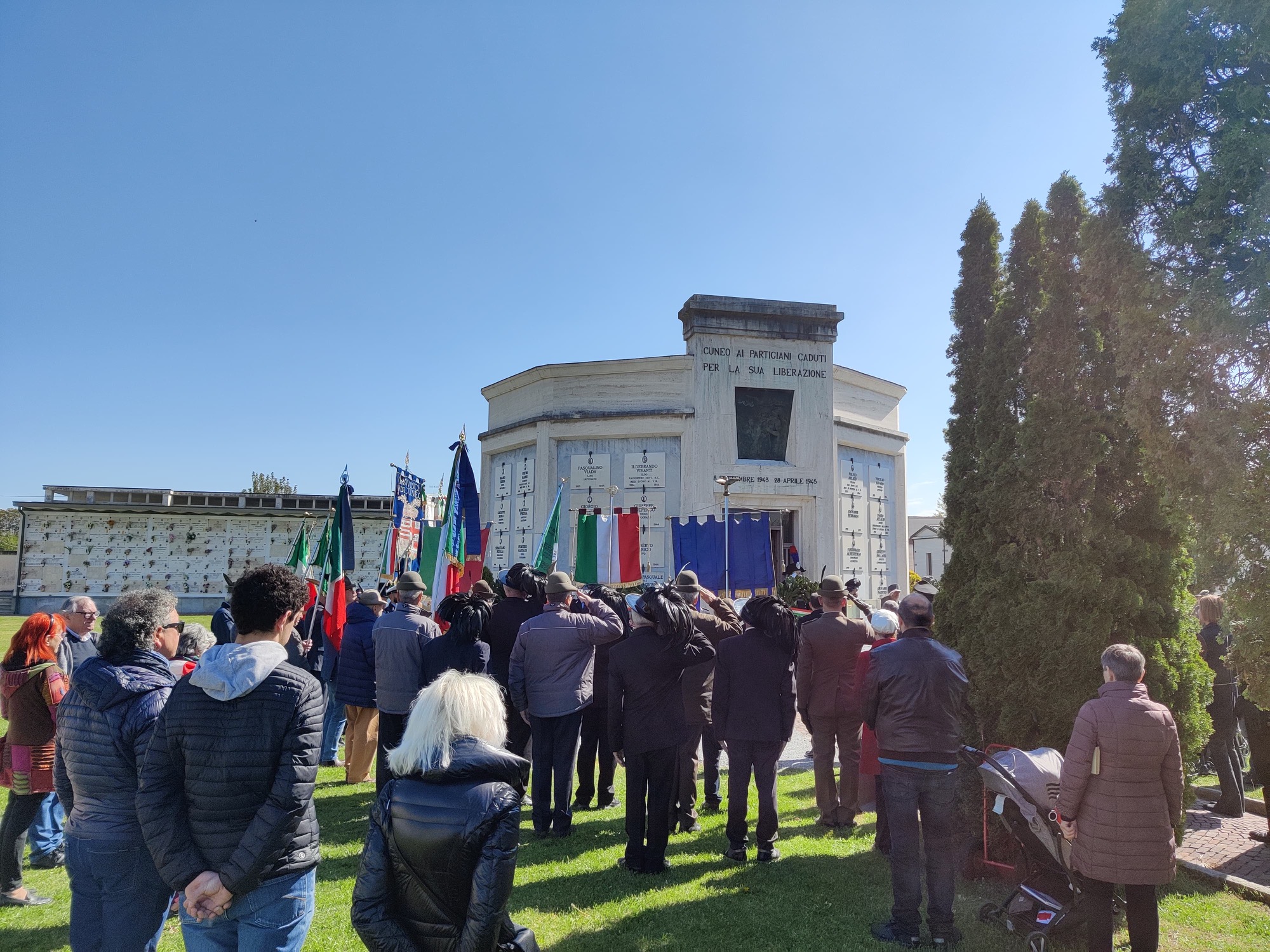 L’omaggio delle istituzioni a chi ha combattuto contro il nazi-fascismo