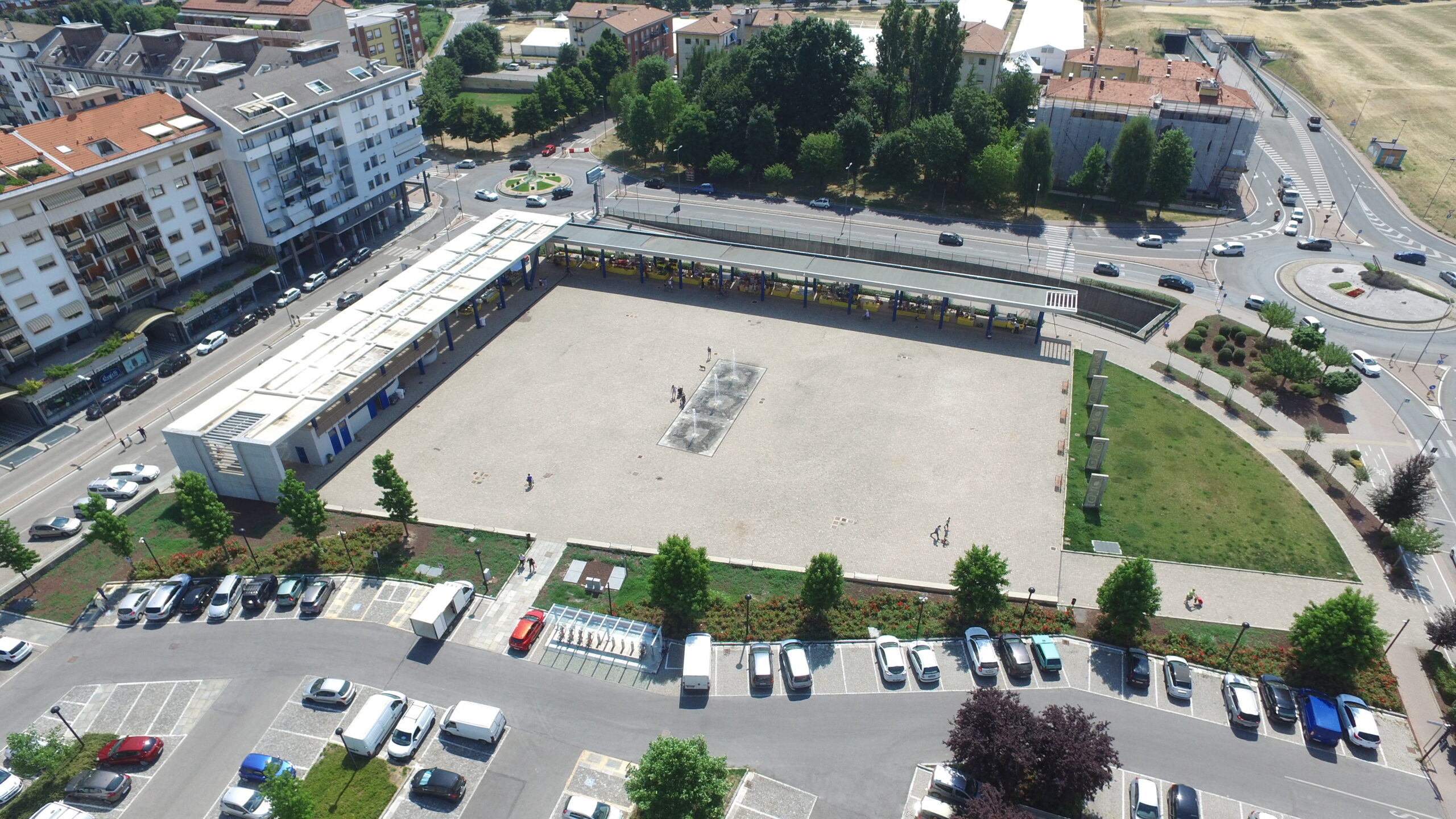 Piazza della Costituzione, i parcheggi pubblici e gli interventi per far fronte al degrado