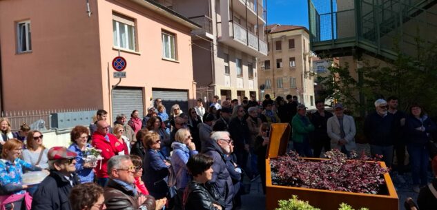 La Guida - Borgo, un angolo fiorito per ricordare il sorriso di “Titti” e Chiara