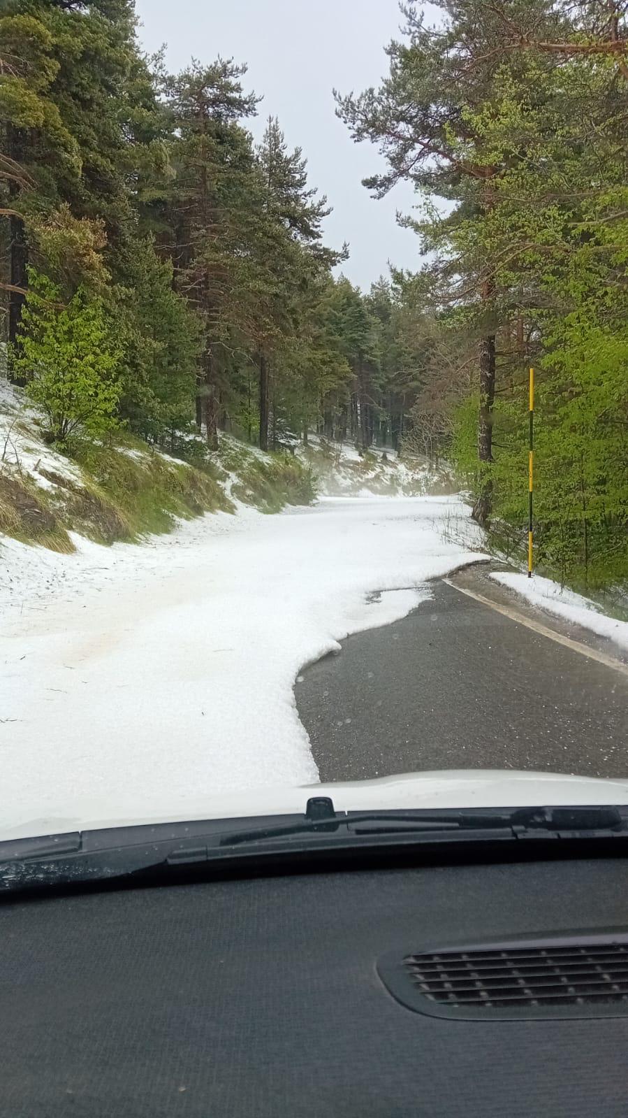 Ancora maltempo nel Cuneese, grandine sul colle di Nava