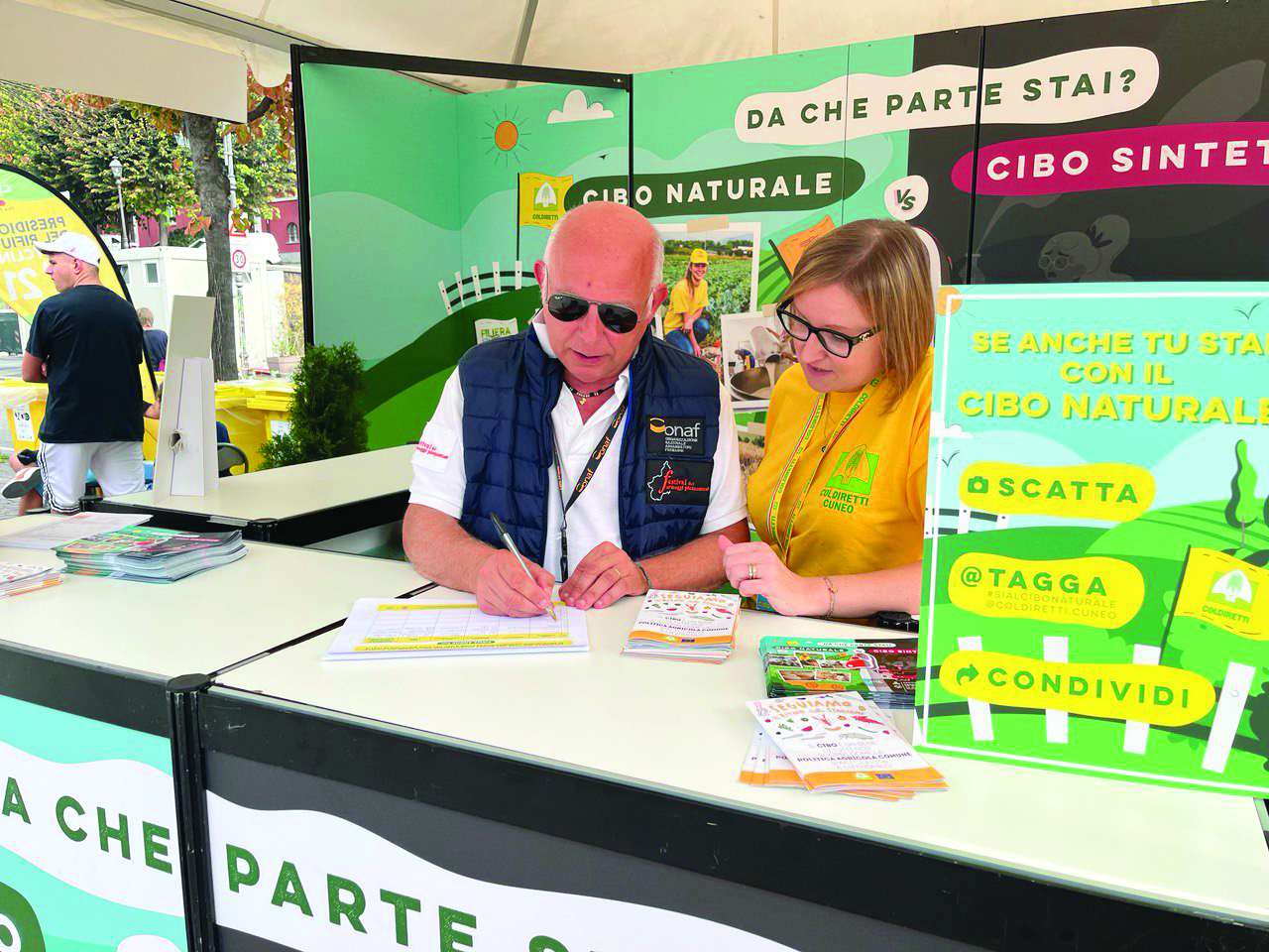 Due milioni di firme per chiedere il divieto di produrre e commercializzare cibi artificiali