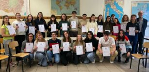 Diploma a 23 liceali per il progetto di Biologia con curvatura biomedica La Guida - Diploma a 23 liceali per il progetto di Biologia con curvatura biomedica
