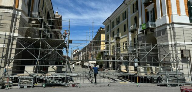 La Guida - Cuneo si prepara per l’Illuminata 2024, i primi ponteggi