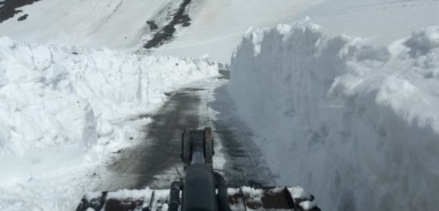 La Guida - Colle dell’Agnello, Provincia al lavoro per sgomberare i “muri” di neve