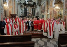La Guida - Vescovo e sacerdoti di Alba in visita a Boves