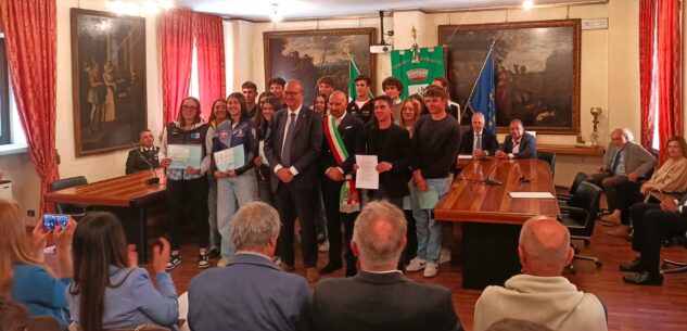 La Guida - Talenti nello studio e nello sport premiati dal ministro Valditara