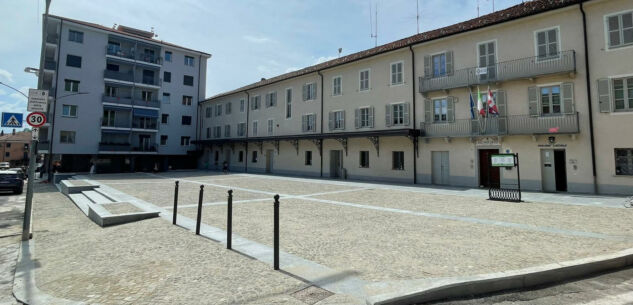 La Guida - Cambia volto la piazza principale di Farigliano