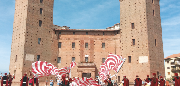 Il Castello degli Acaja, simbolo della città La Guida - Il Castello degli Acaja, simbolo della città