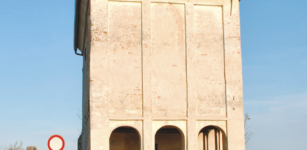 La cappella di San Pietro nella frazione di Roncaglia con affreschi del XV secolo La Guida - La cappella di San Pietro nella frazione di Roncaglia con affreschi del XV secolo