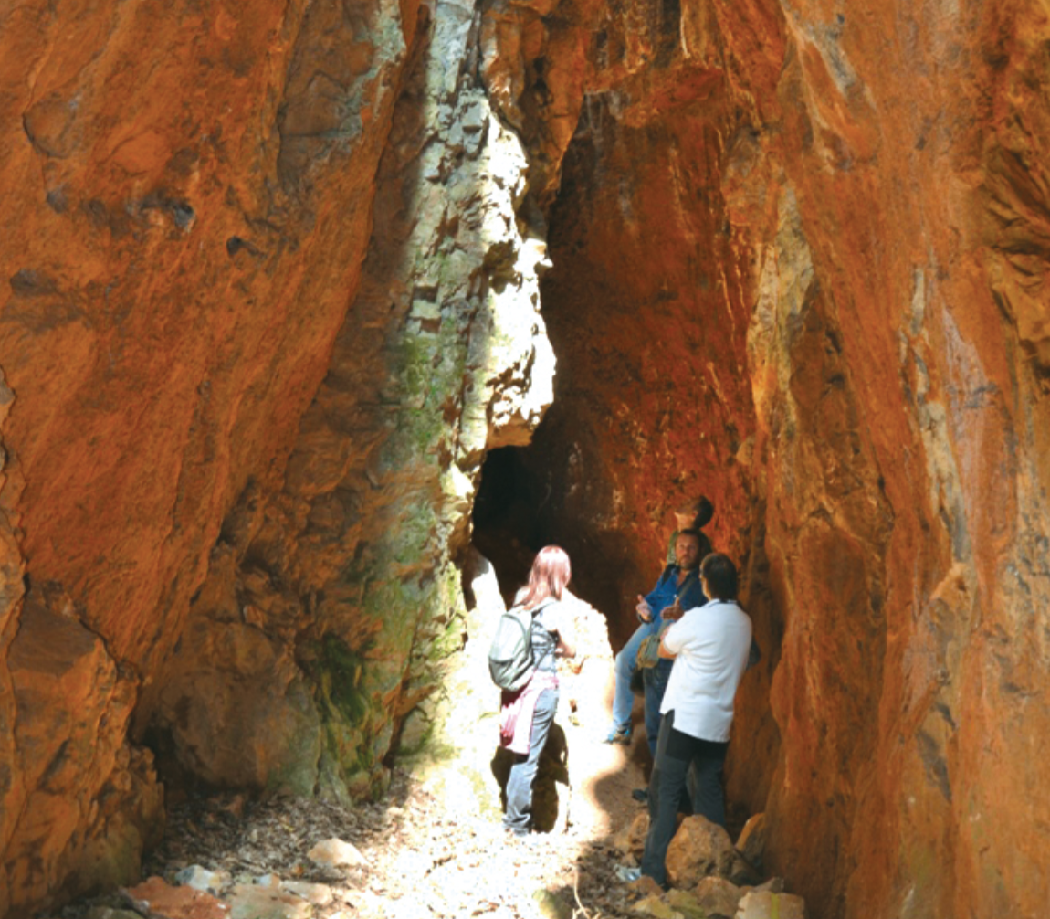 Le cave di alabastro rosa sulla collina dell’Eremo